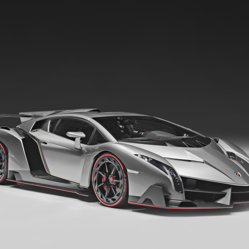 Автомобиль марки Lamborghini модели Veneno