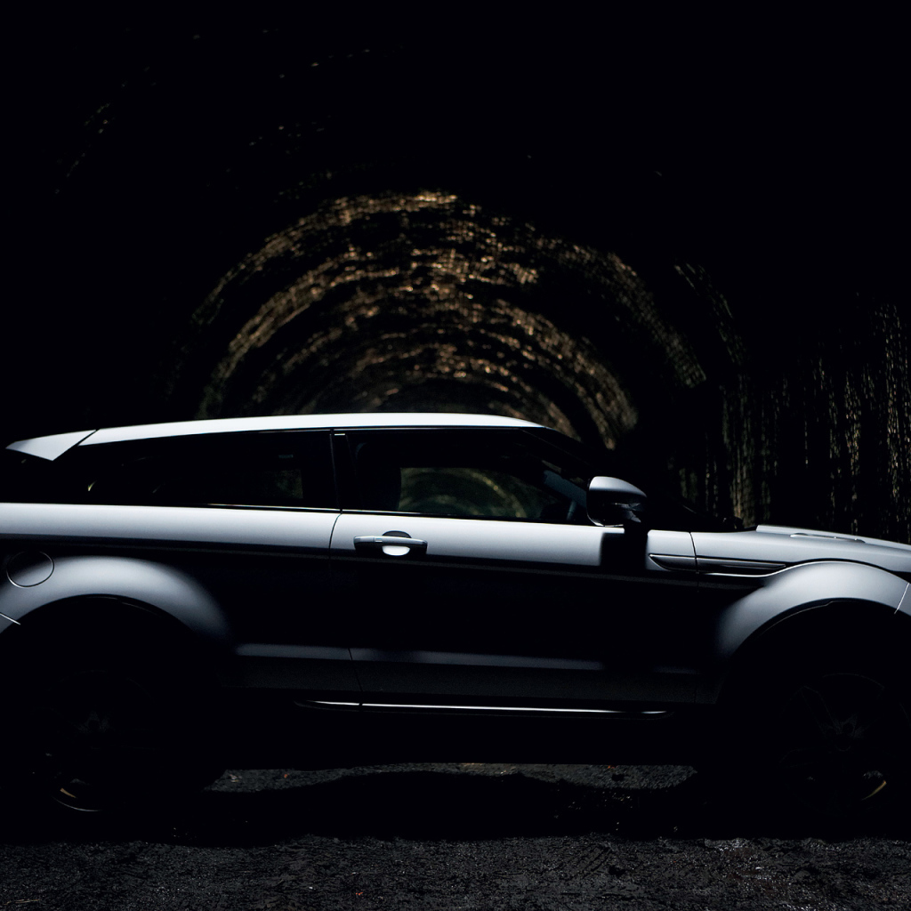 Красивый автомобиль Land Rover A8 в Москве