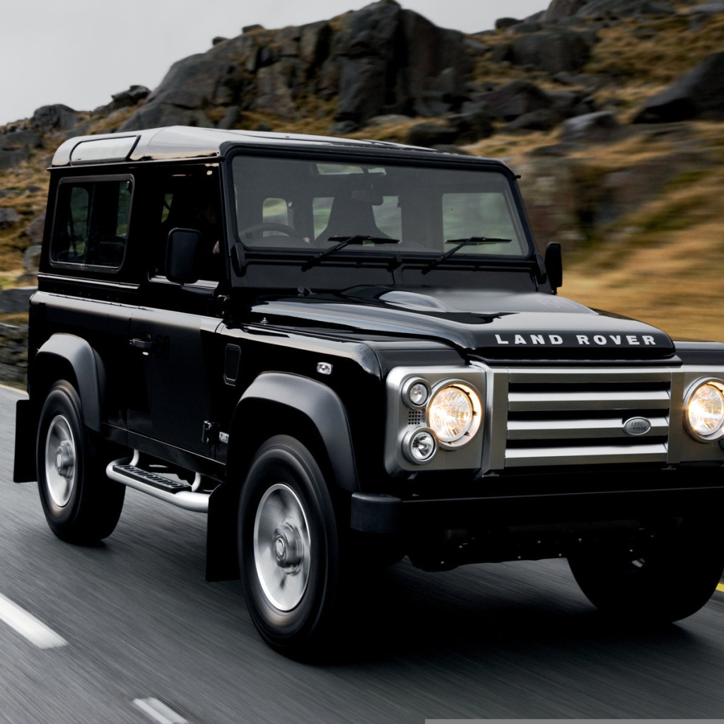  Красивый автомобиль Land Rover Defender в Москве