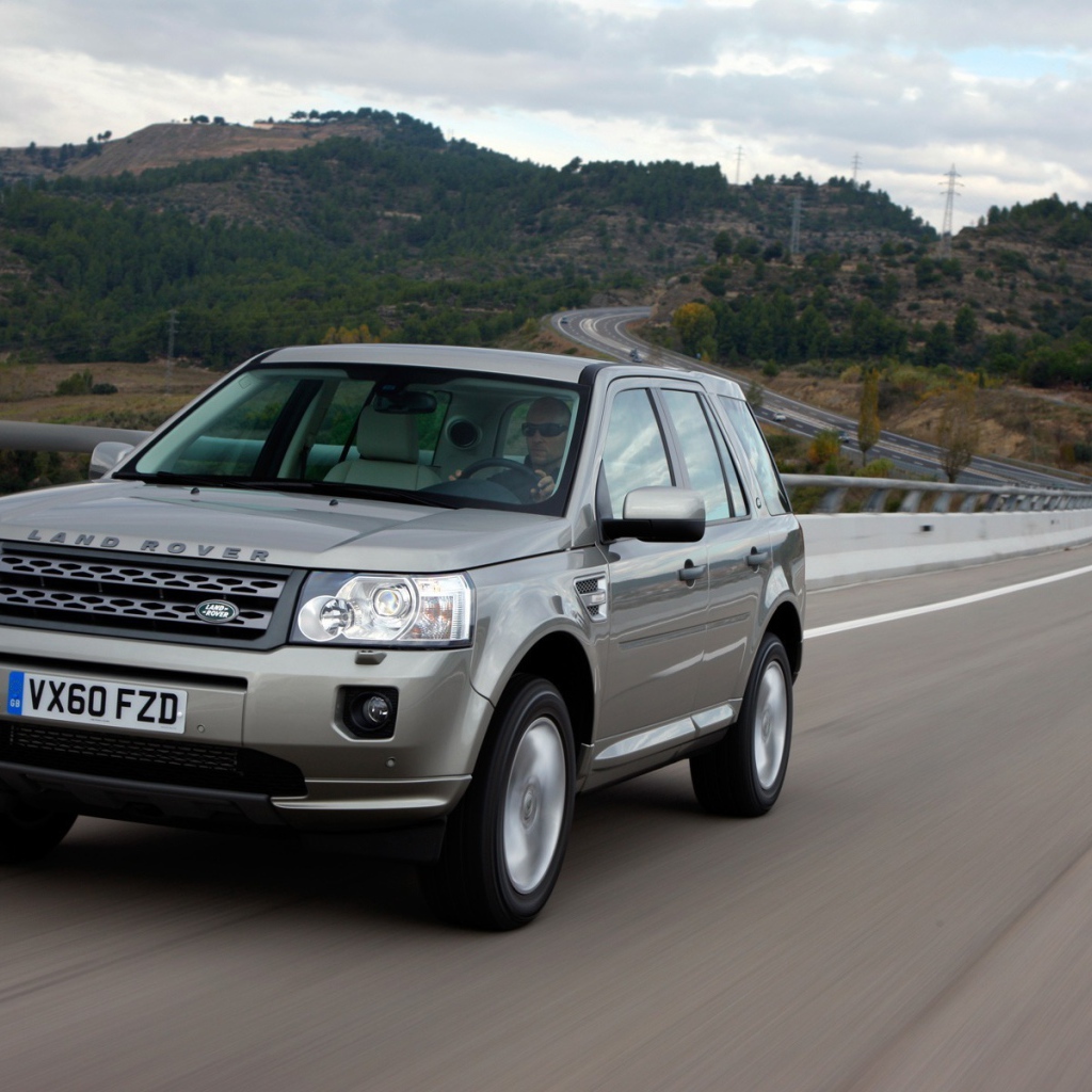 Красивый автомобиль Land Rover Freelander 2 в Москве