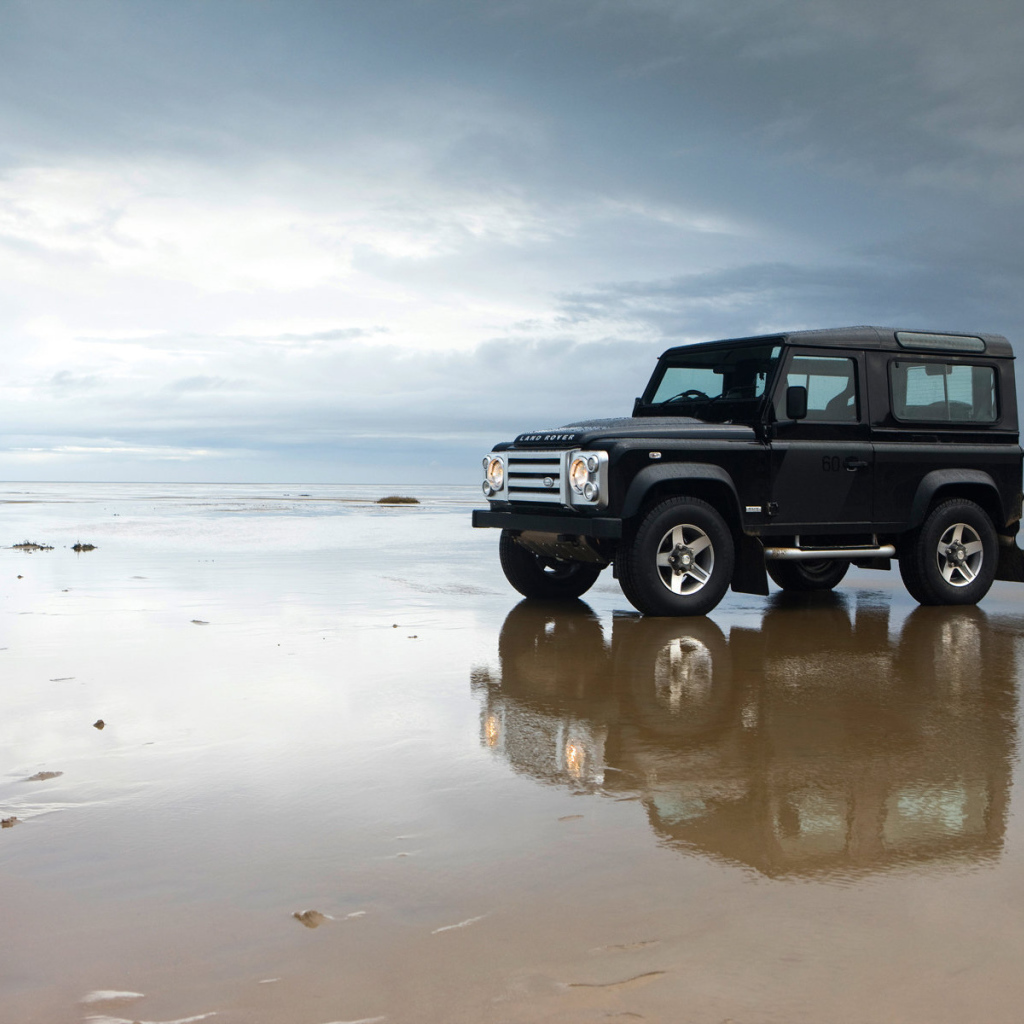 Надежный автомобиль Land Rover Defender
