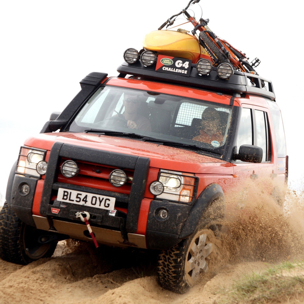 Надежная машина Land Rover Defender