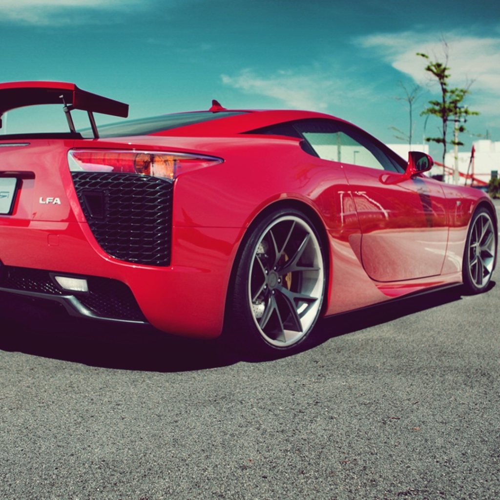 Красный спортивный Лексус