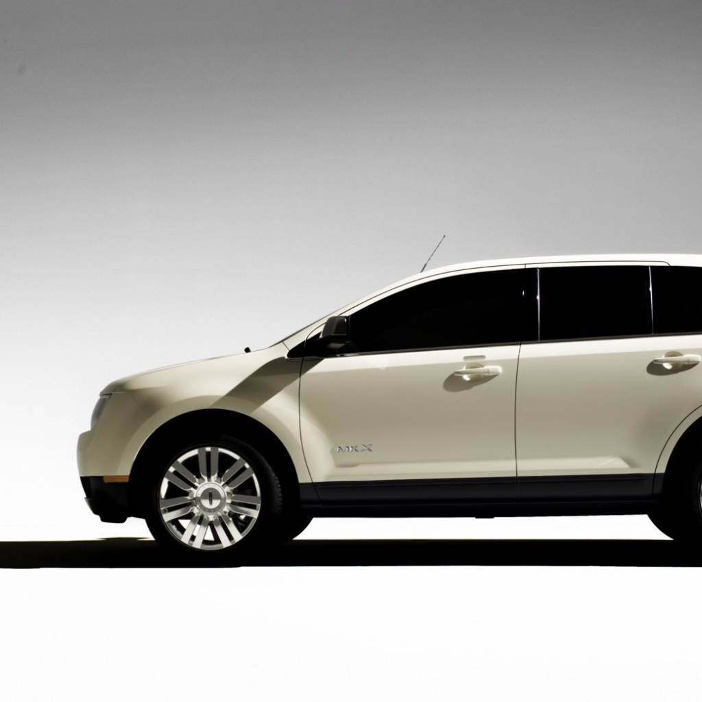 Красивый автомобиль Lincoln MKX в Москве