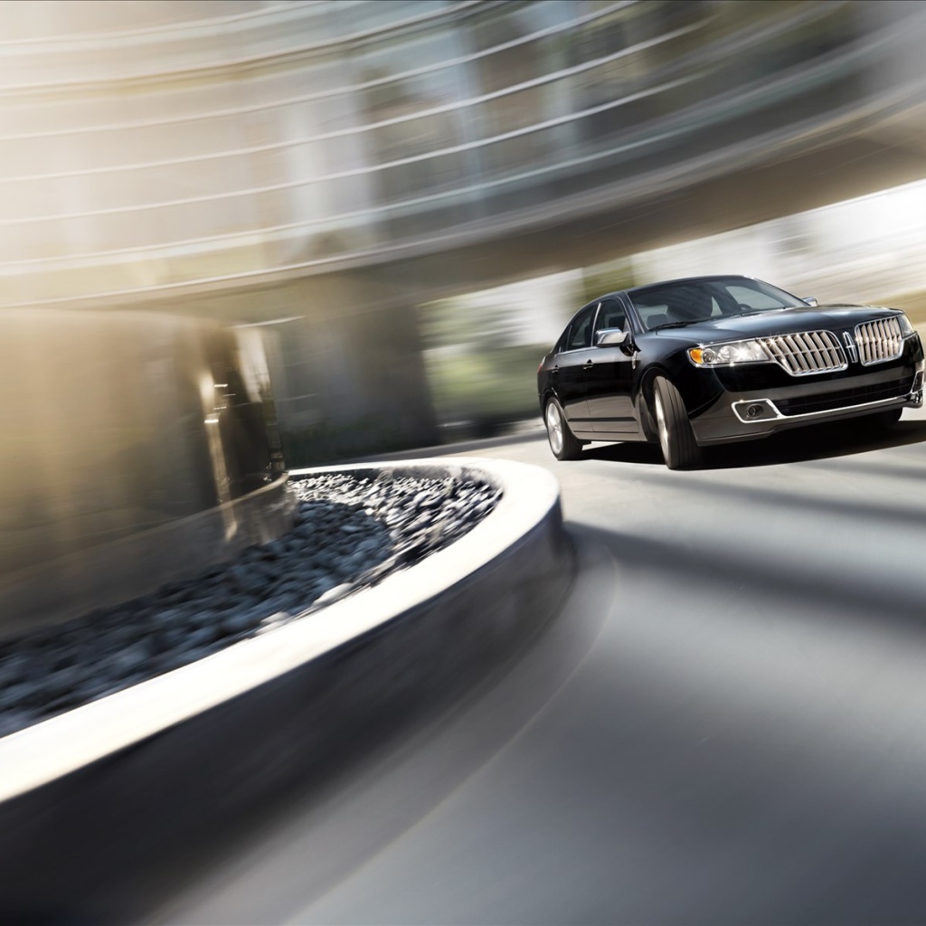 Автомобиль марки Lincoln модели MKZ