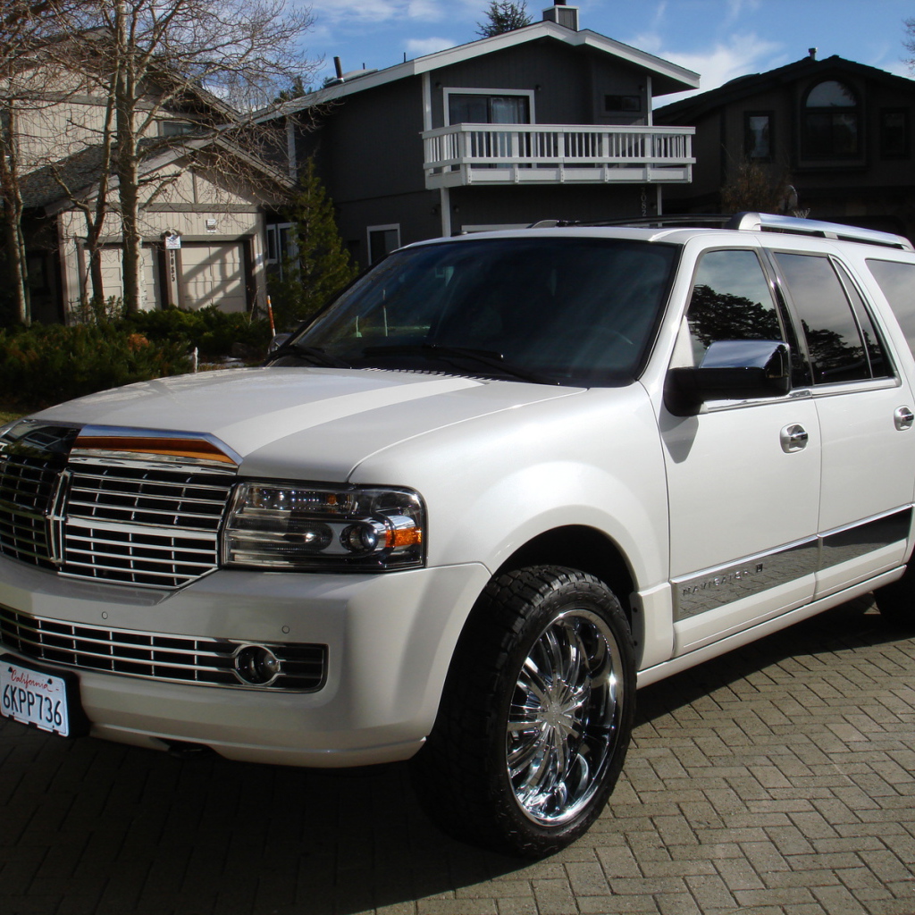 Новый автомобиль Lincoln Navigator 2014