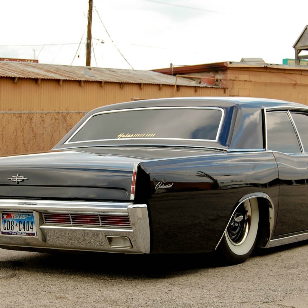 Новая машина Lincoln Continental