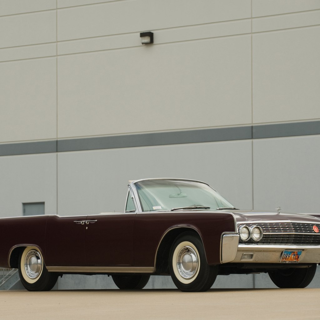 Надежная машина Lincoln Continental