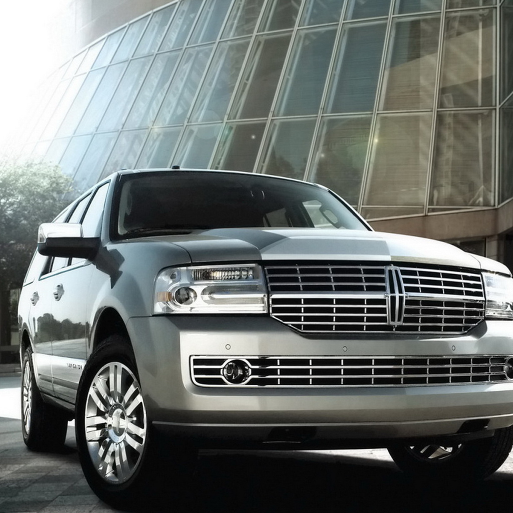 Надежный автомобиль Lincoln Navigator