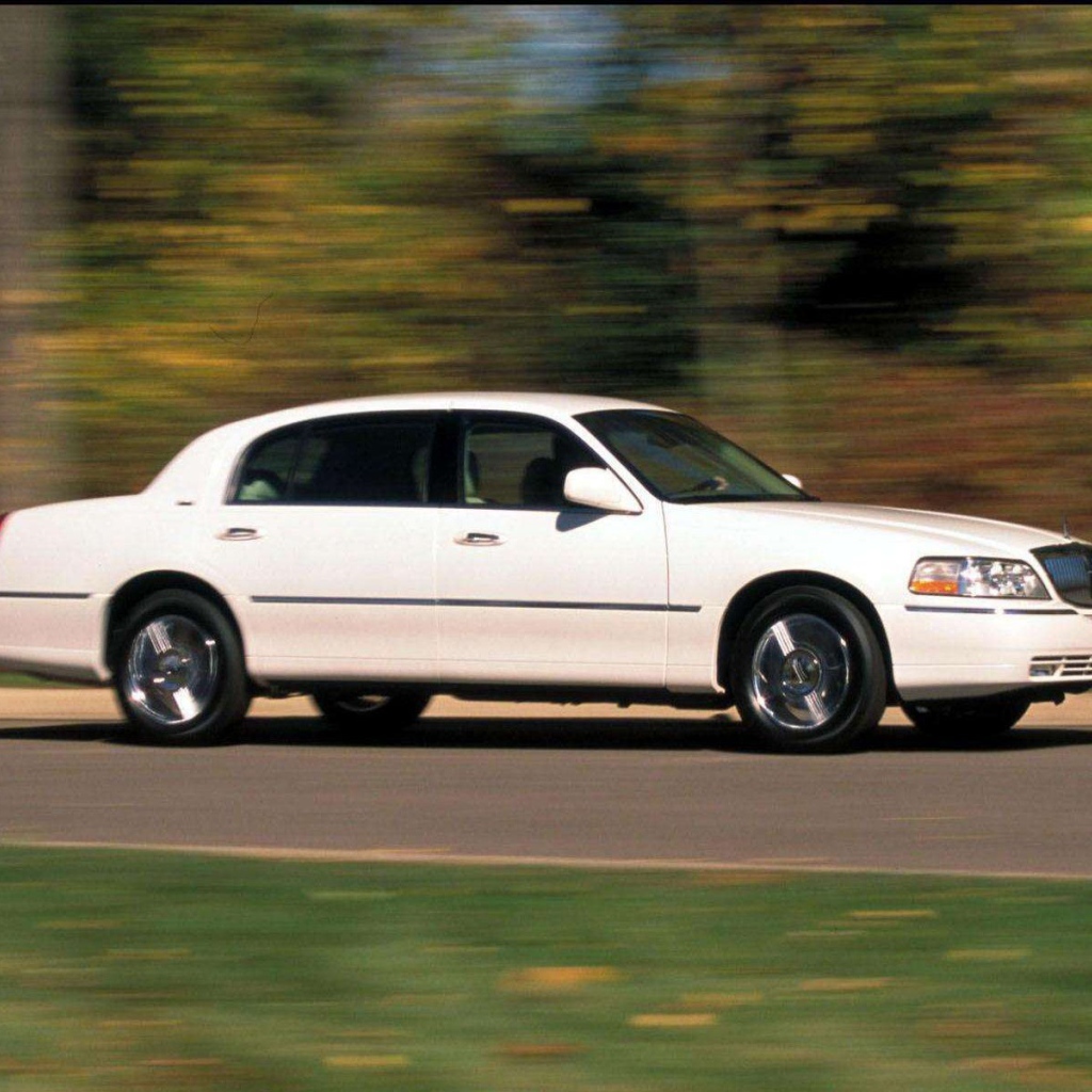 Надежный автомобиль Lincoln Town Car