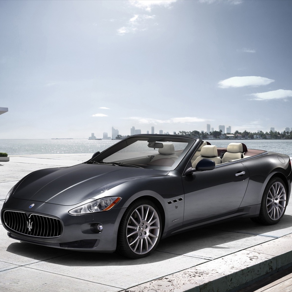 Автомобиль Maserati grancabrio
