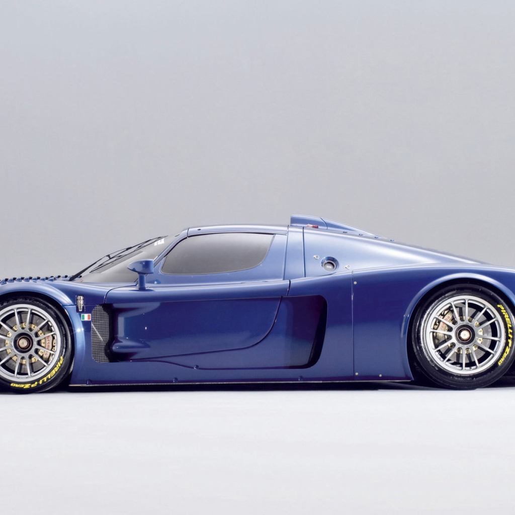 Надежный автомобиль Maserati MC12