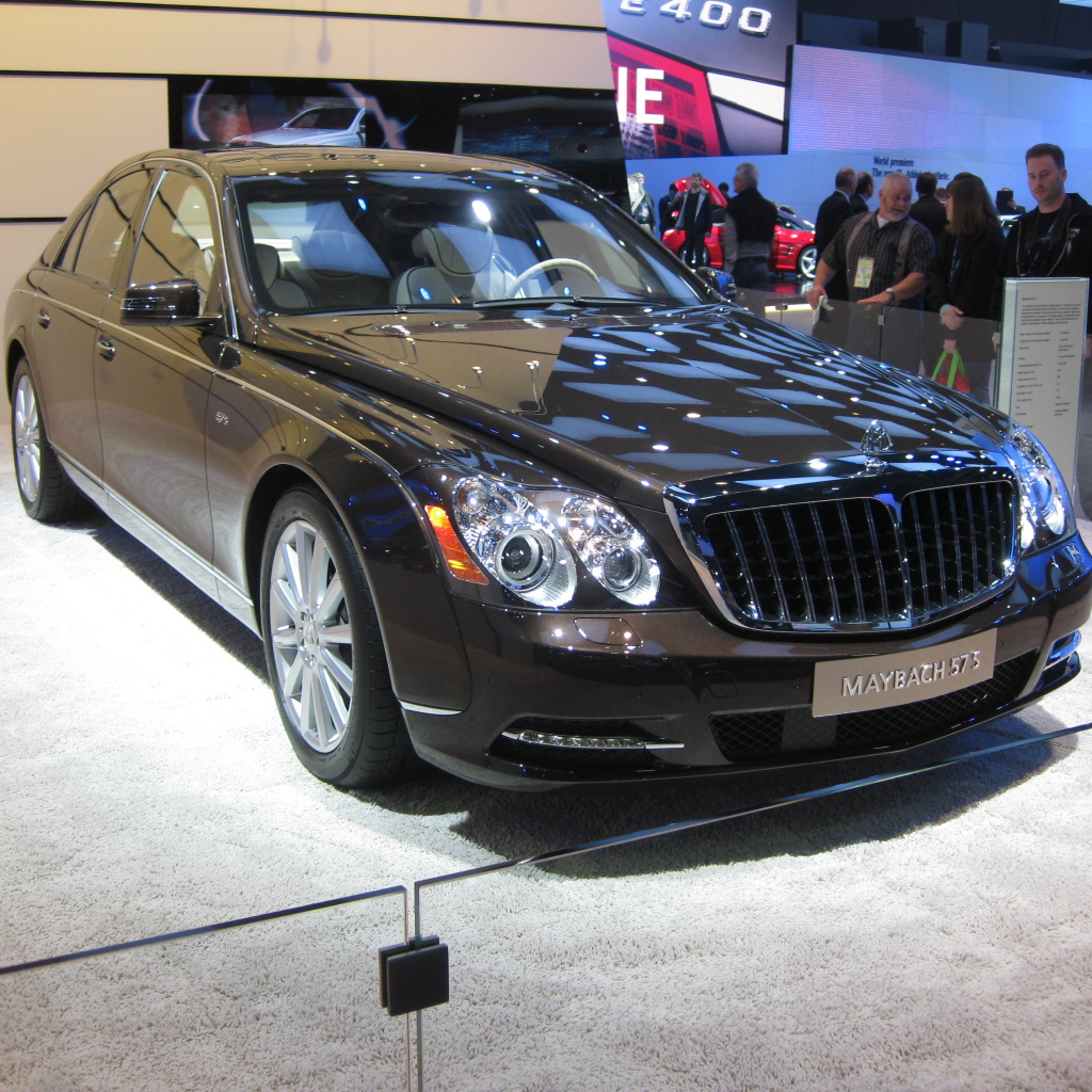 Автомобиль марки Maybach модели 2014