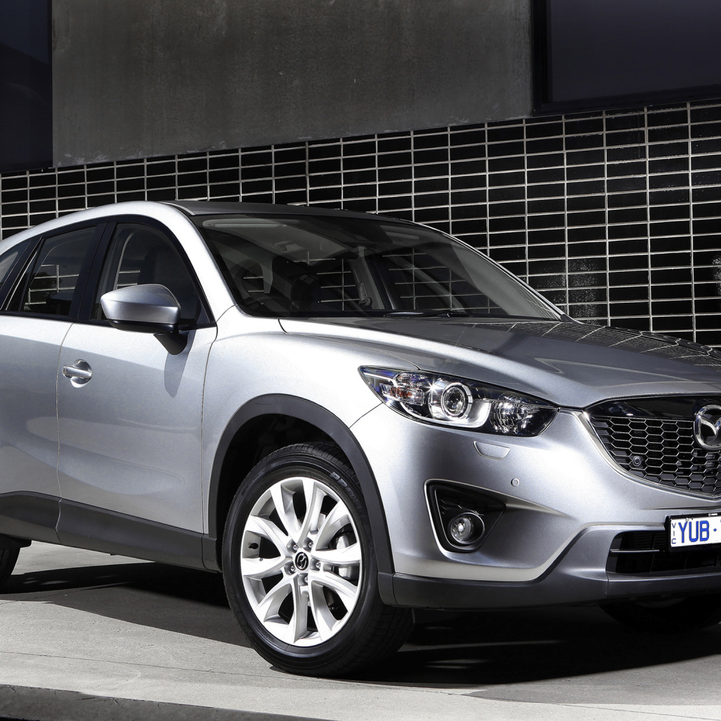 Красивый автомобиль Mazda CX 5