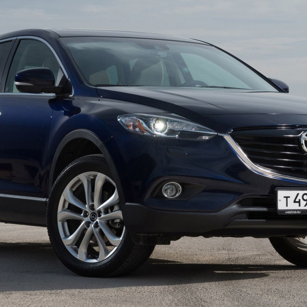 Красивый автомобиль Mazda CX 9 в Москве