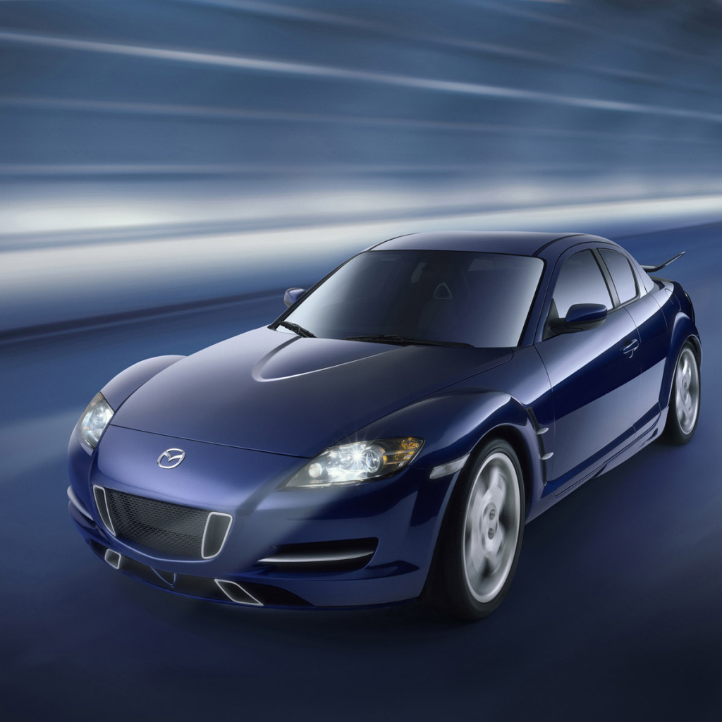 Красивый автомобиль Mazda RX 8