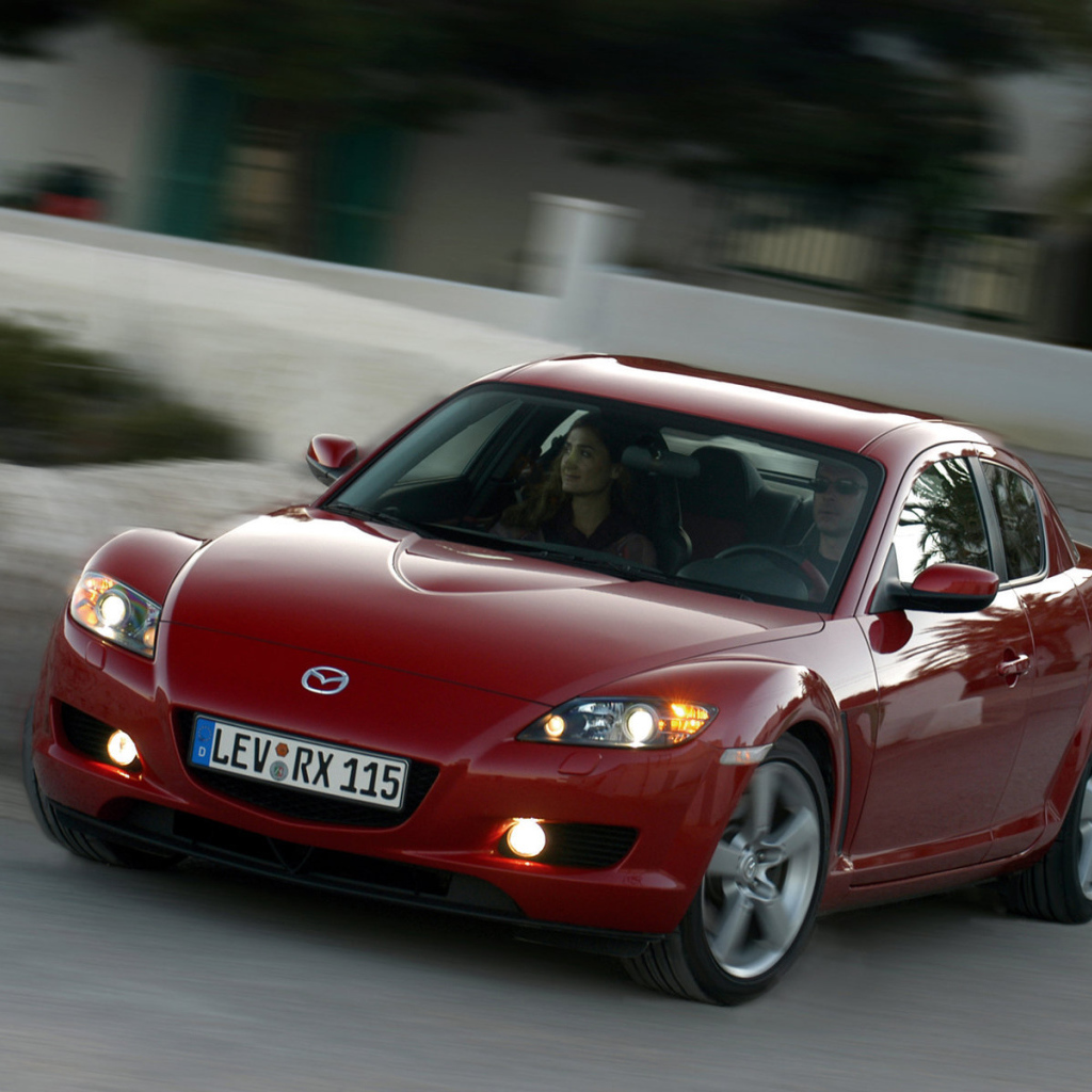 Красивый автомобиль Mazda RX 8 в Москве