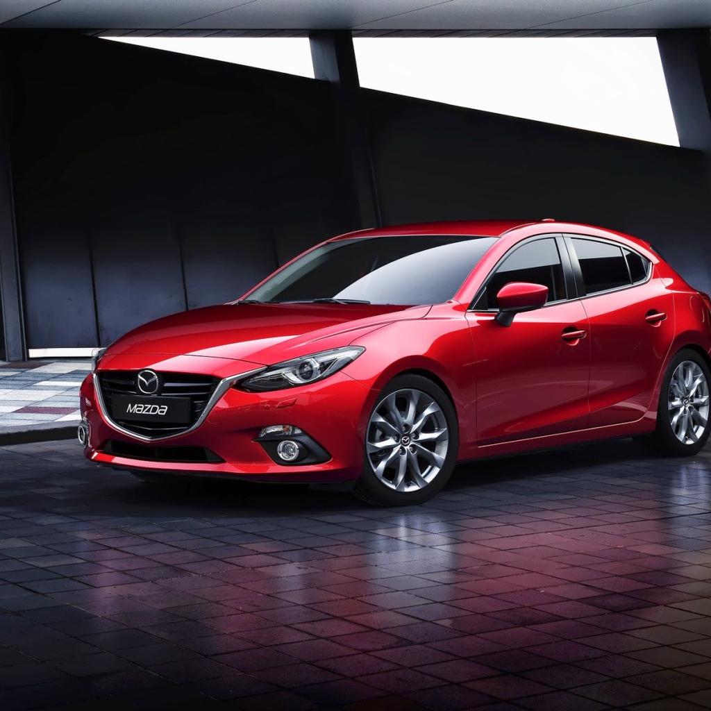 Красивый автомобиль Mazda 3 2014 в Москве