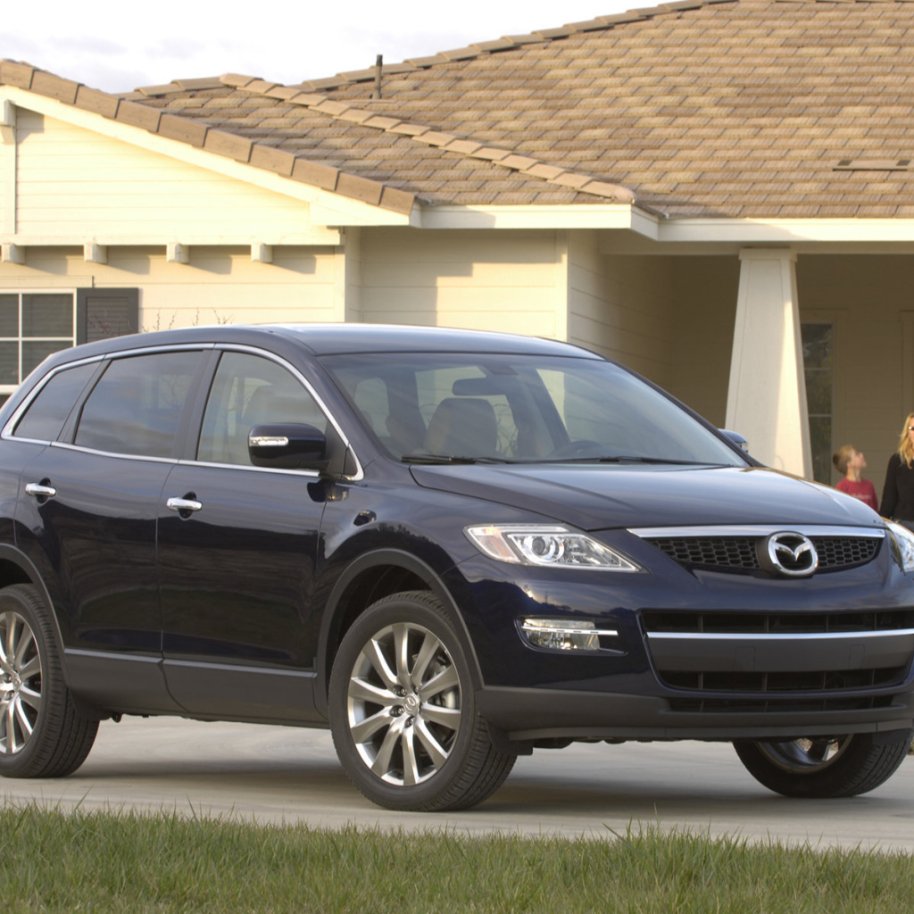 Автомобиль марки Mazda модели CX 9