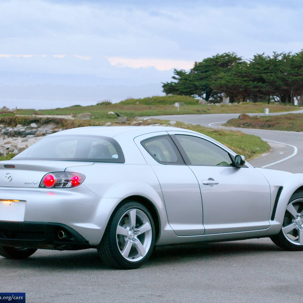 Автомобиль марки Mazda модели RX 8