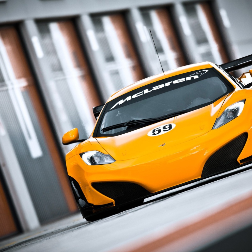 Оранжевый Mclaren mp4