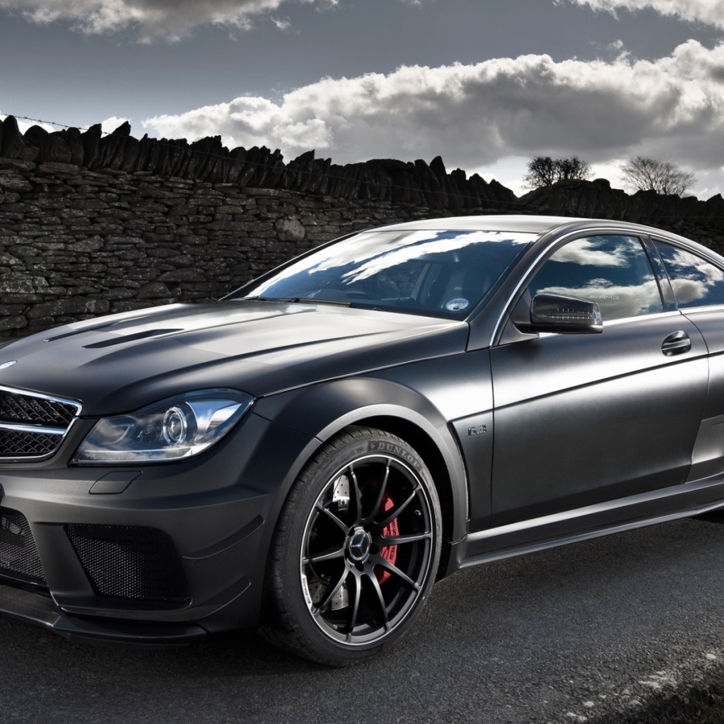 Мерседес C63 серебристый