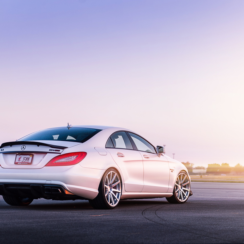 Белый мерседес C218