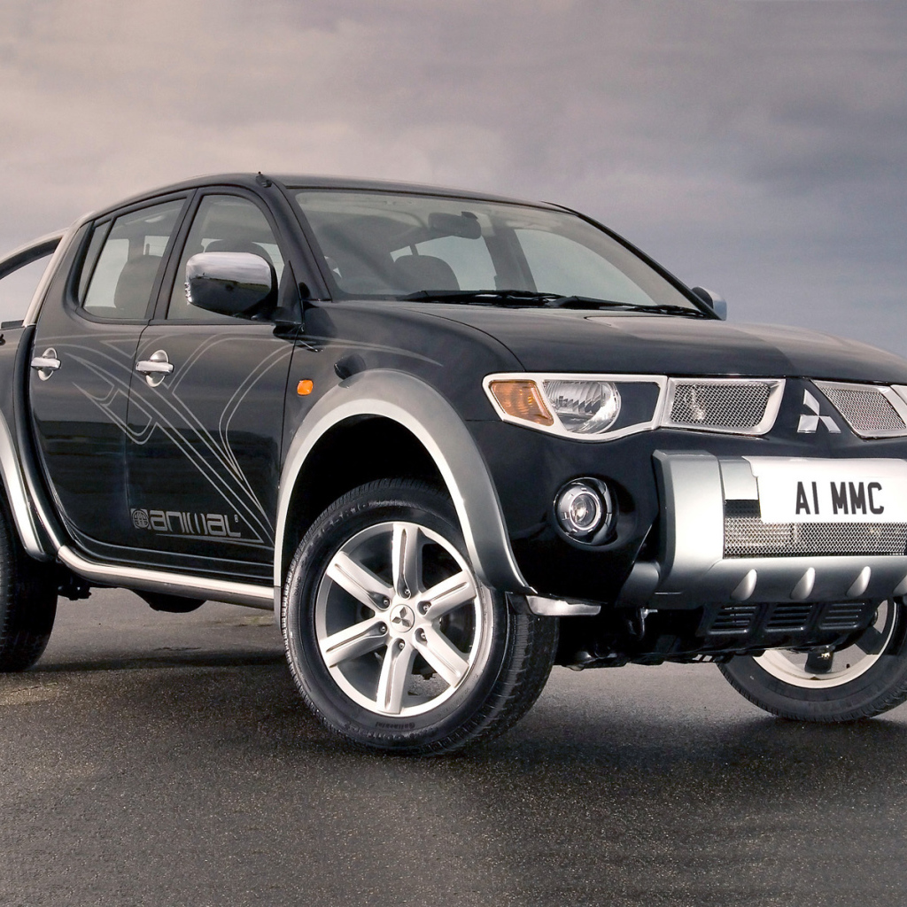 Красивый автомобиль Mitsubishi L200