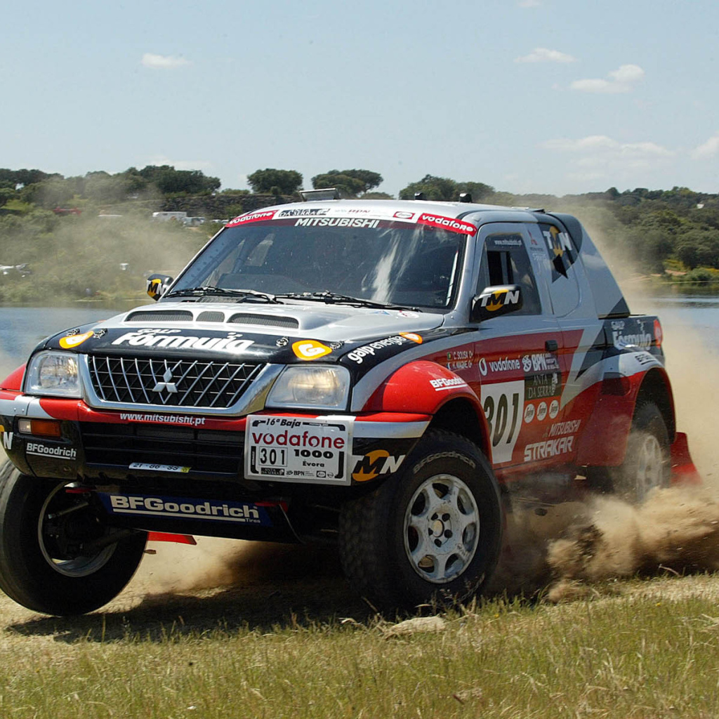 Красивый автомобиль Mitsubishi L200 в Москве