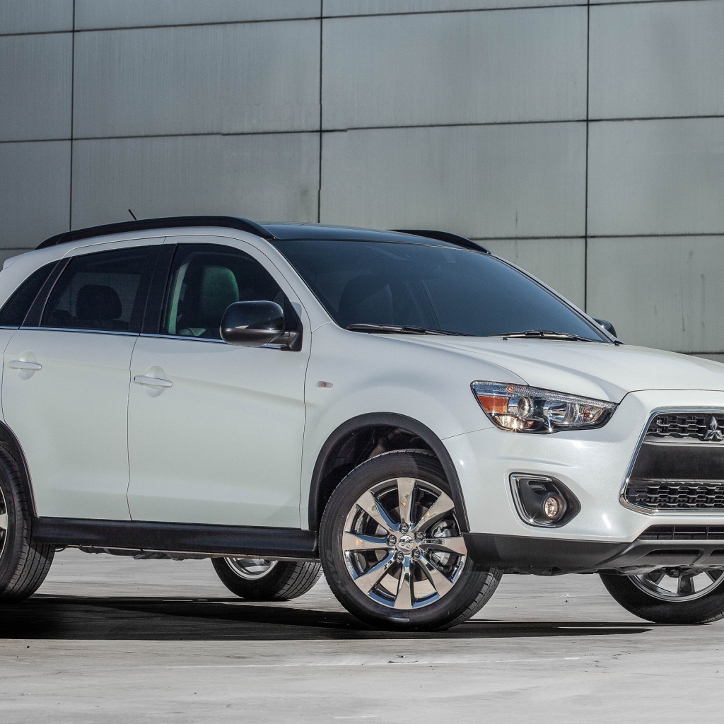 Красивый автомобиль Mitsubishi Outlander