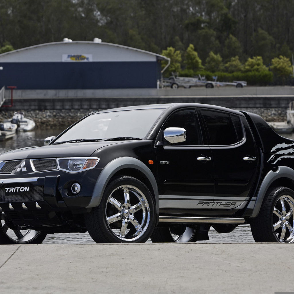 Автомобиль марки Mitsubishi модели L200