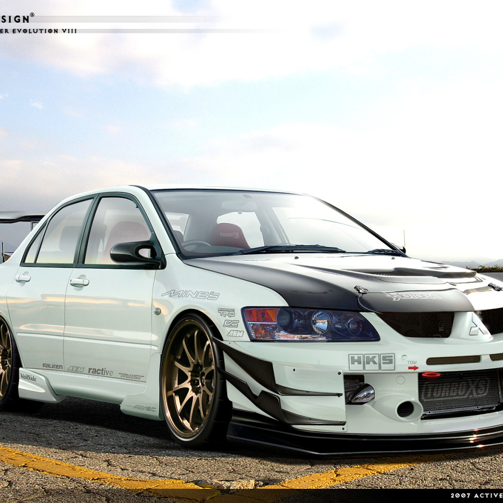 Автомобиль Mitsubishi Lancer Evolution на дороге