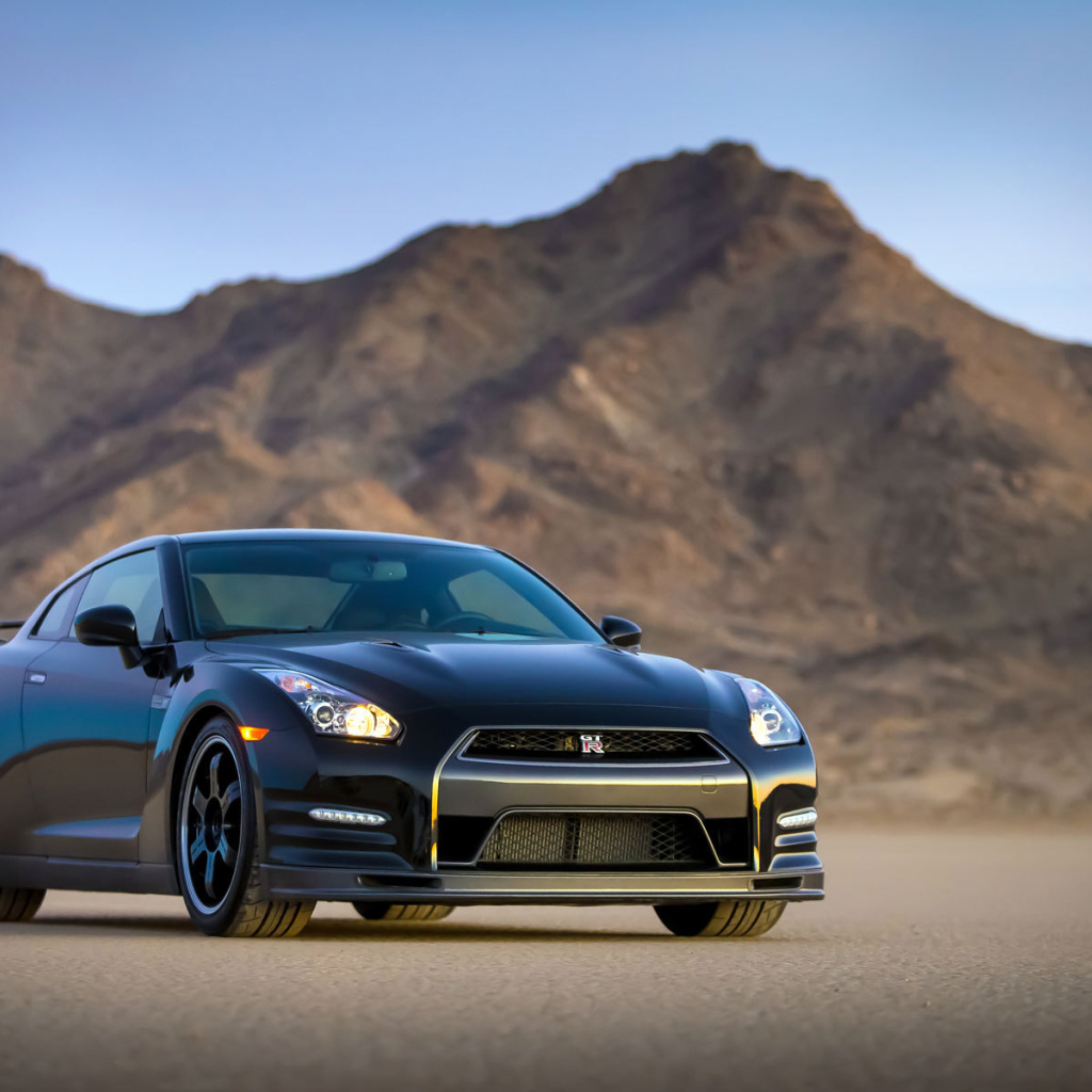 Автомобиль марки Nissan модели GT-R Nismo 2014