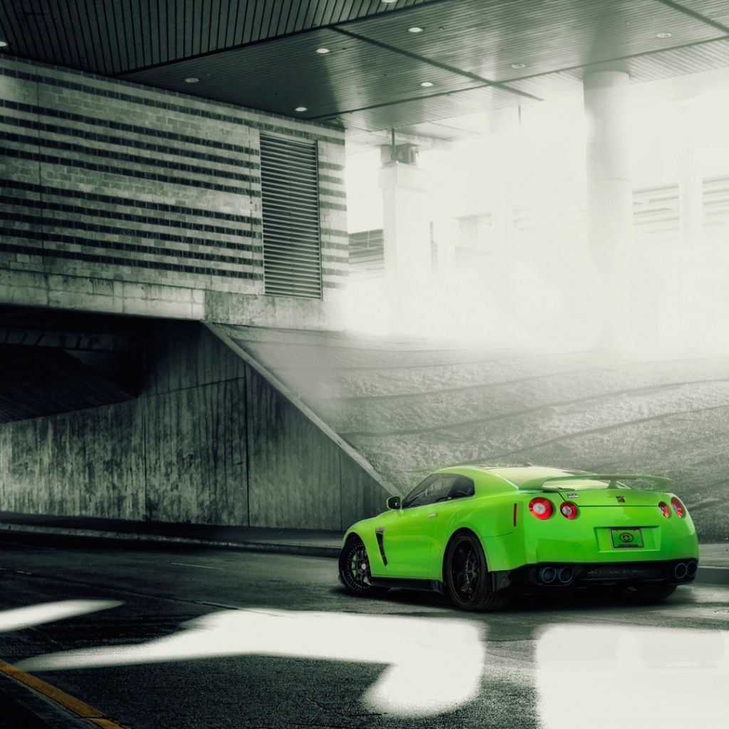 Зеленый Nissan