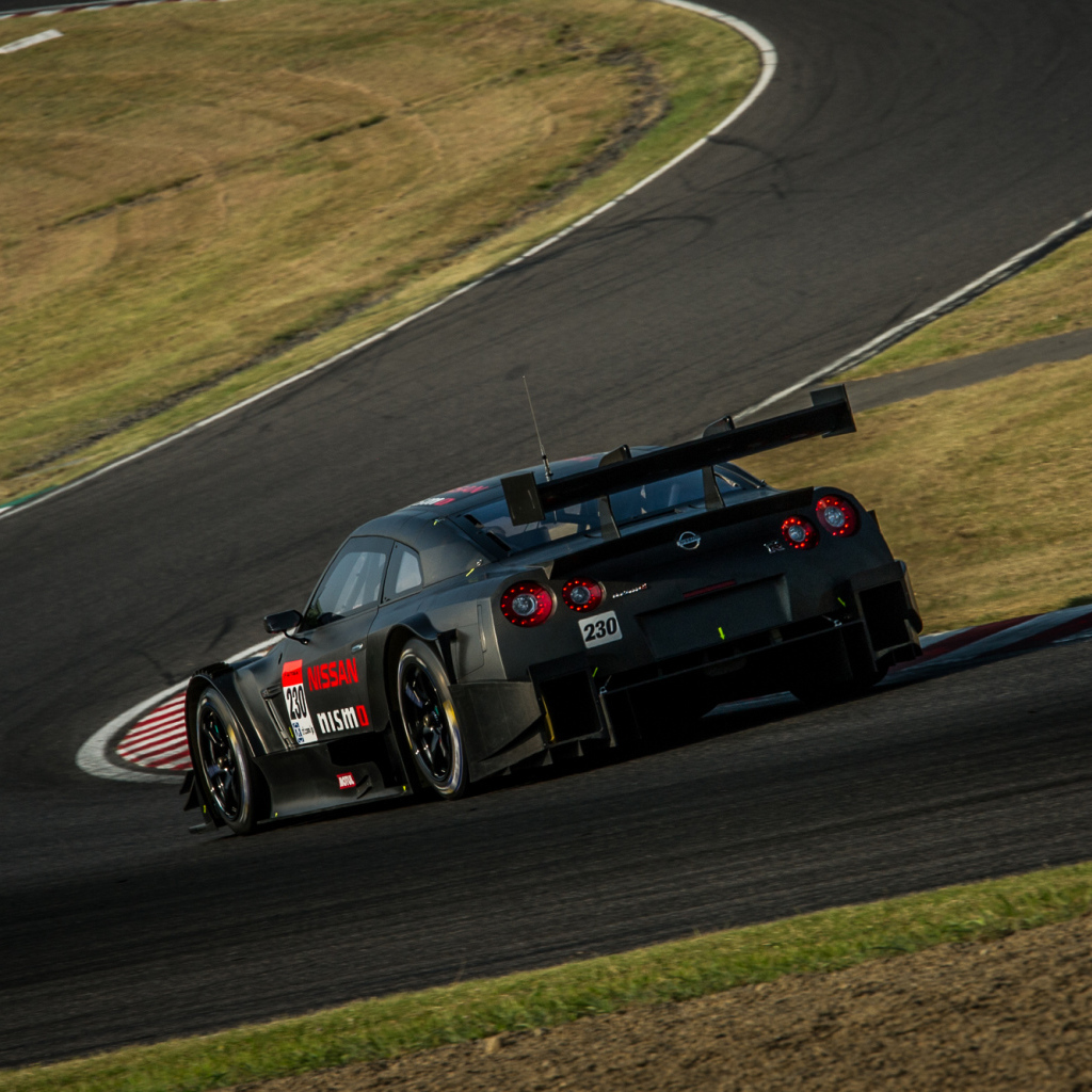 Надежная машина Nissan GT-R Nismo 2014