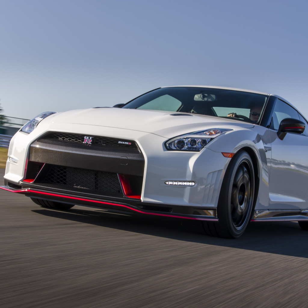 Тест драйв автомобиля Nissan GT-R Nismo 2014