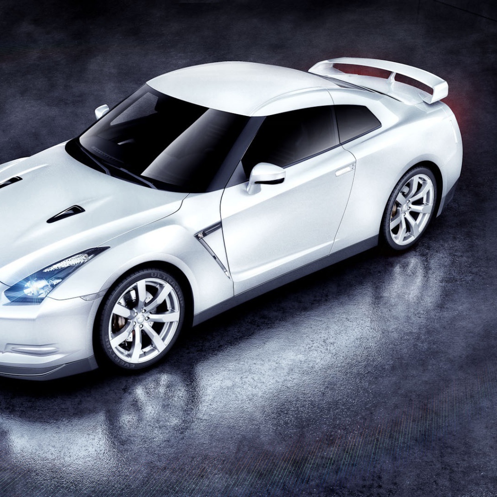 Белый Nissan GTR