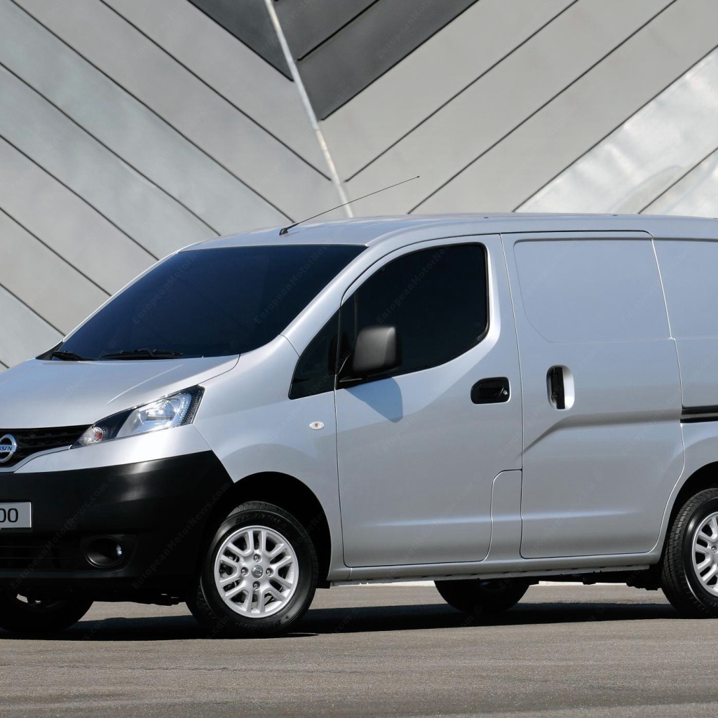 Надежная машина Nissan NV200