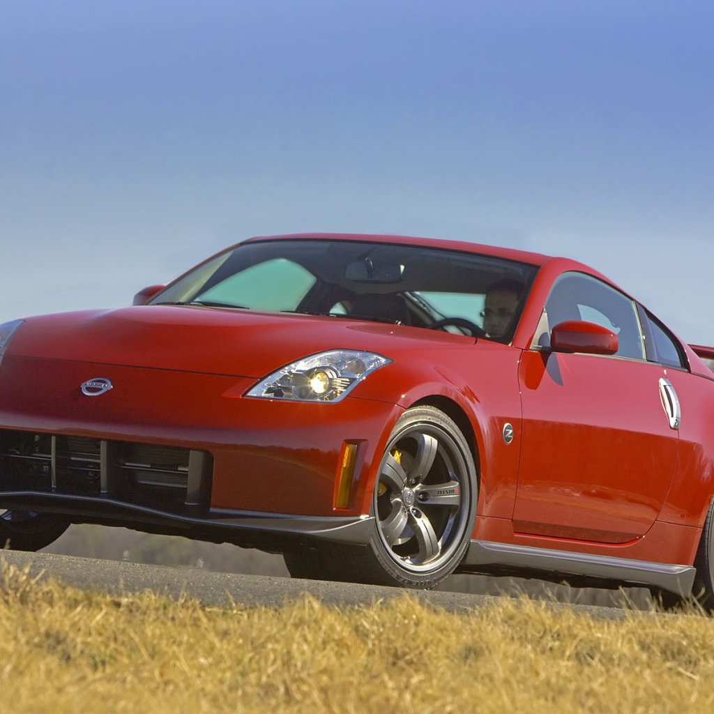 Красный Ниссан Z