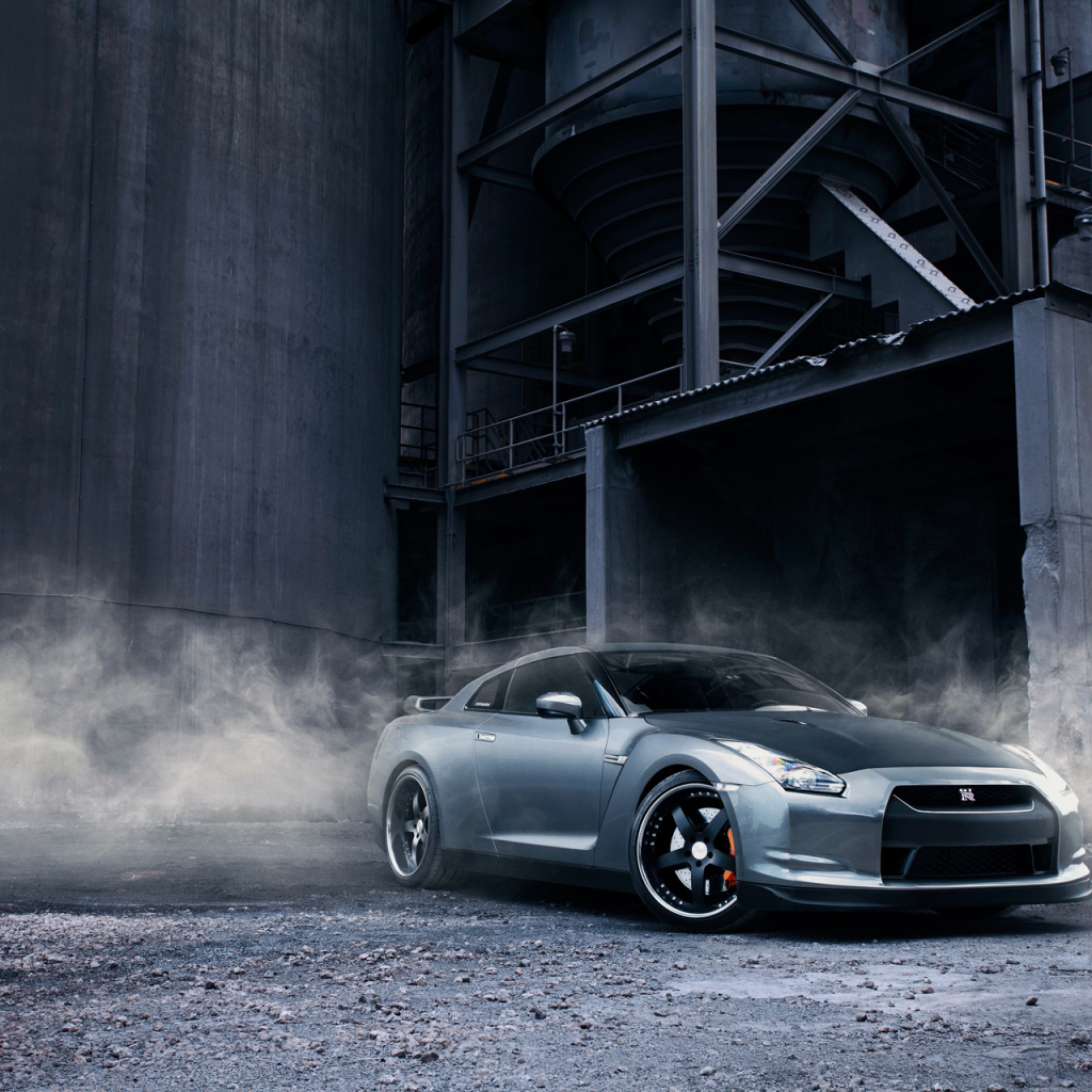 Ниссан около фабрики