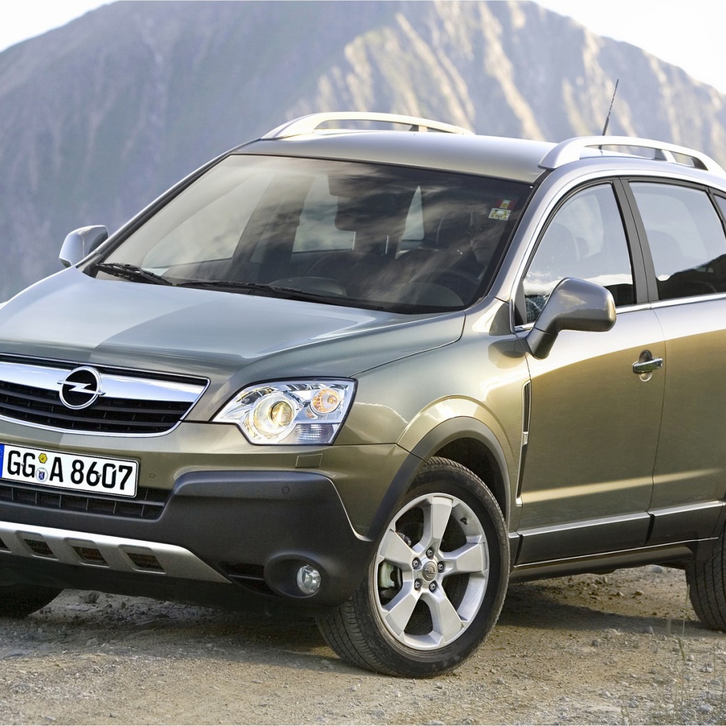 Красивый автомобиль Opel Antara