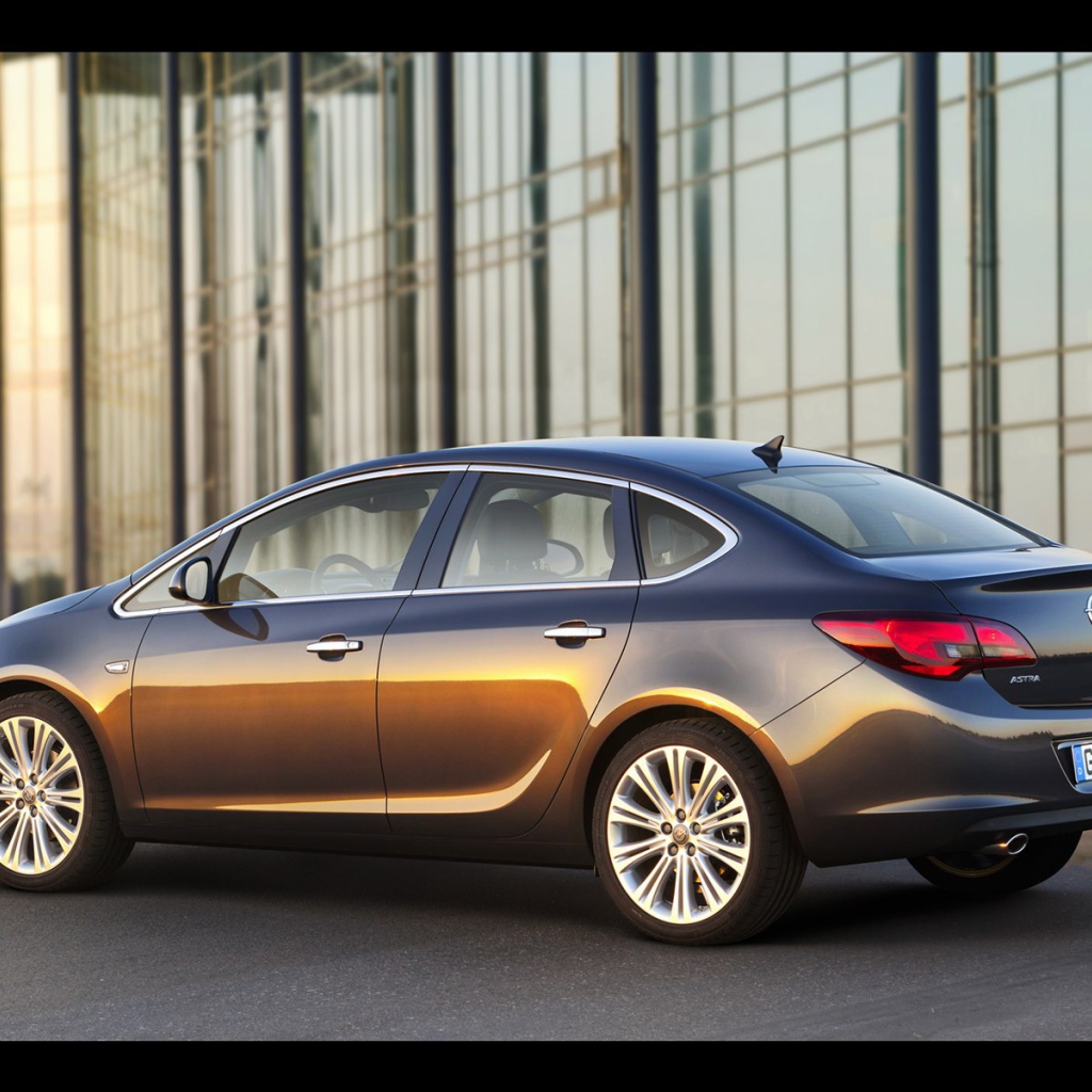 Красивый автомобиль Opel Astra