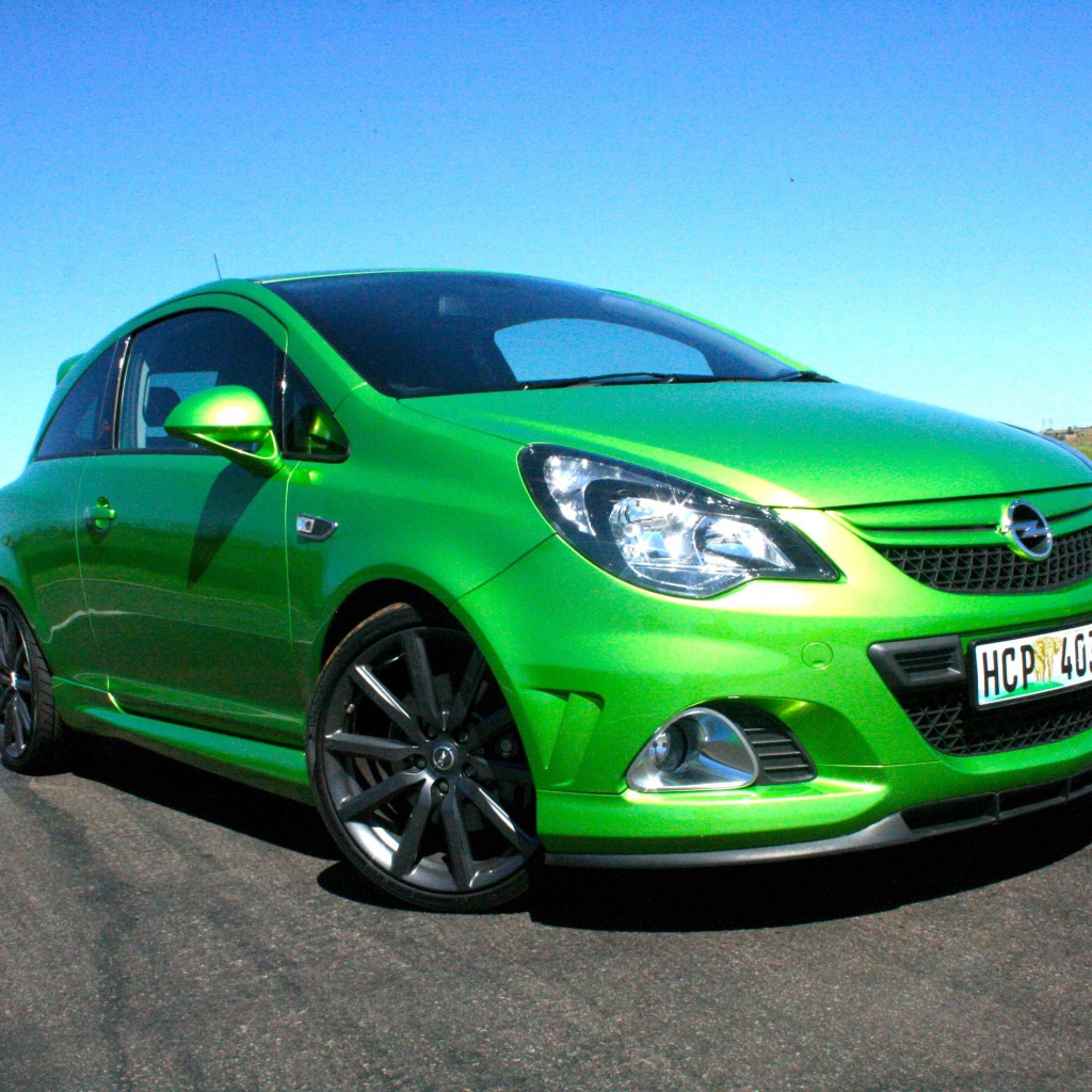 Красивый автомобиль Opel Corsa