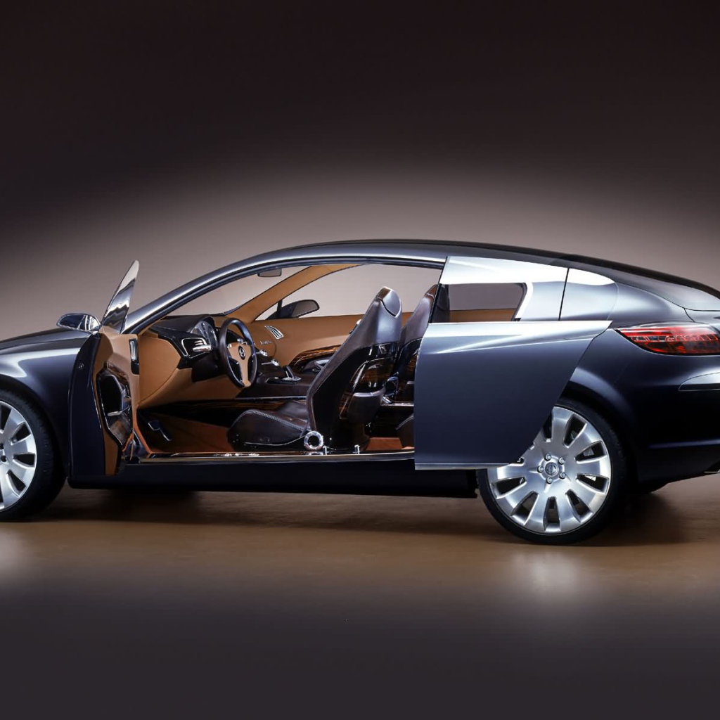 Красивый автомобиль Opel Insignia в Москве