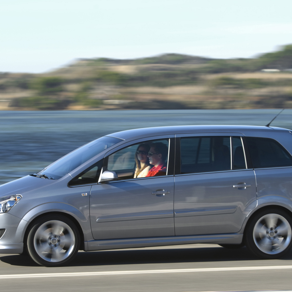 Автомобиль марки Opel  модели Zafira