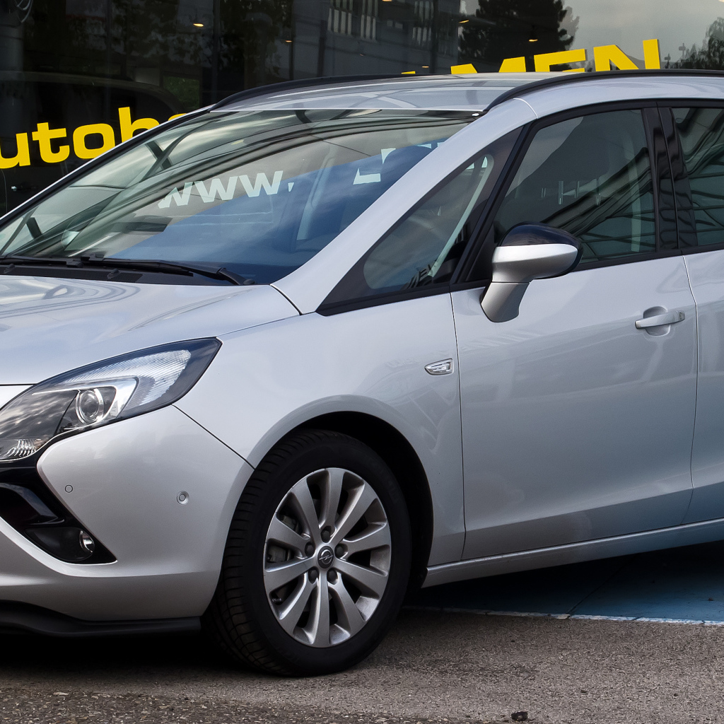 Надежный автомобиль Opel Zafira