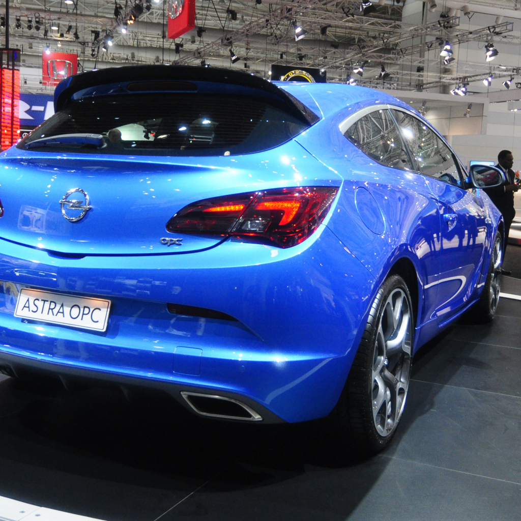 Тест драйв автомобиля Opel Astra