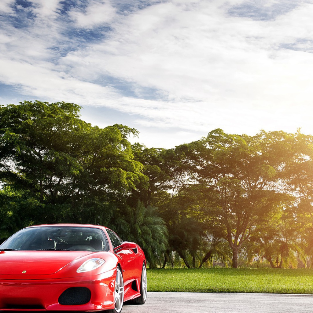 Красный спортивный автомобиль