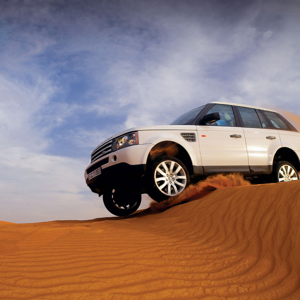 Автомобиль в пустыне