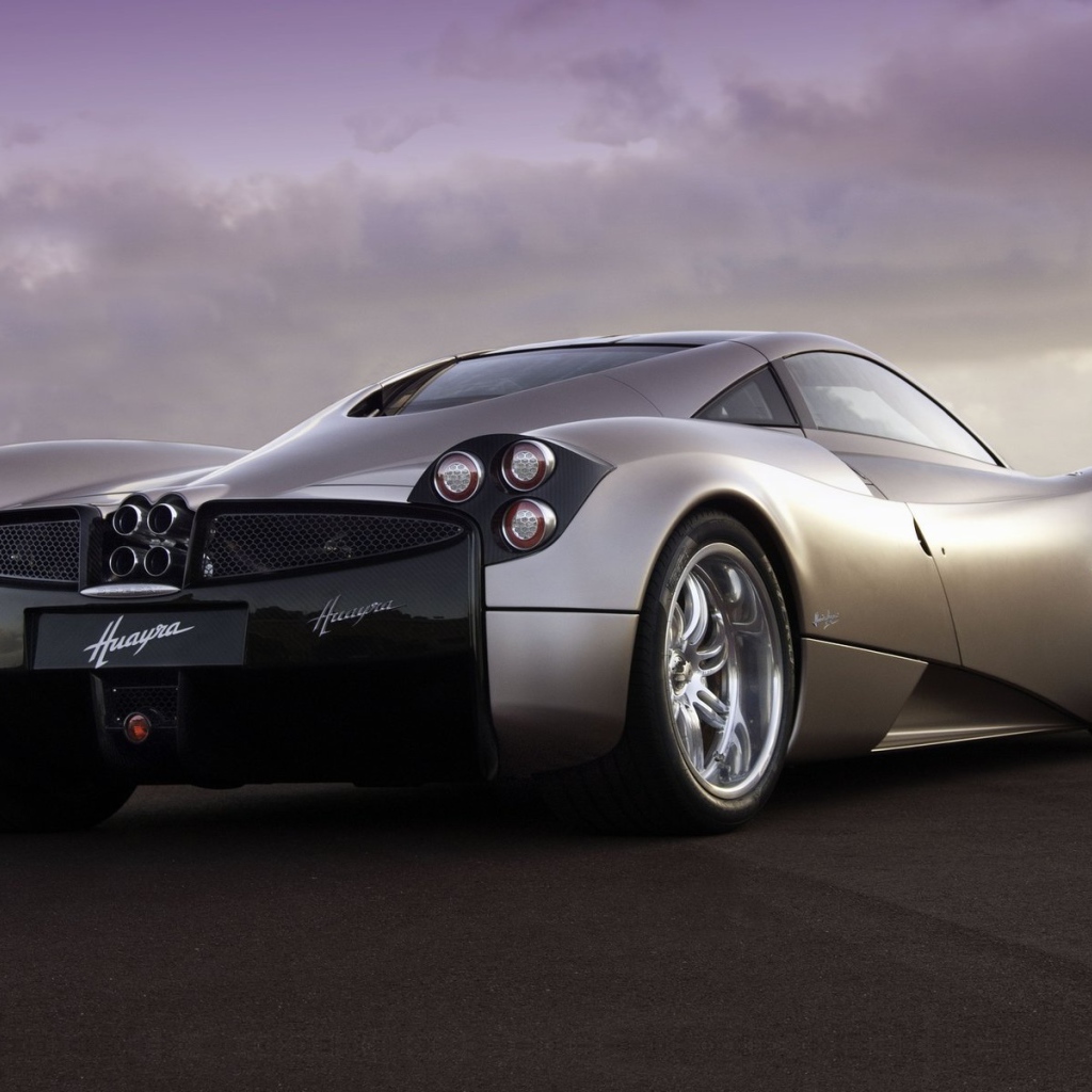  Красивый автомобиль Pagani Huayra